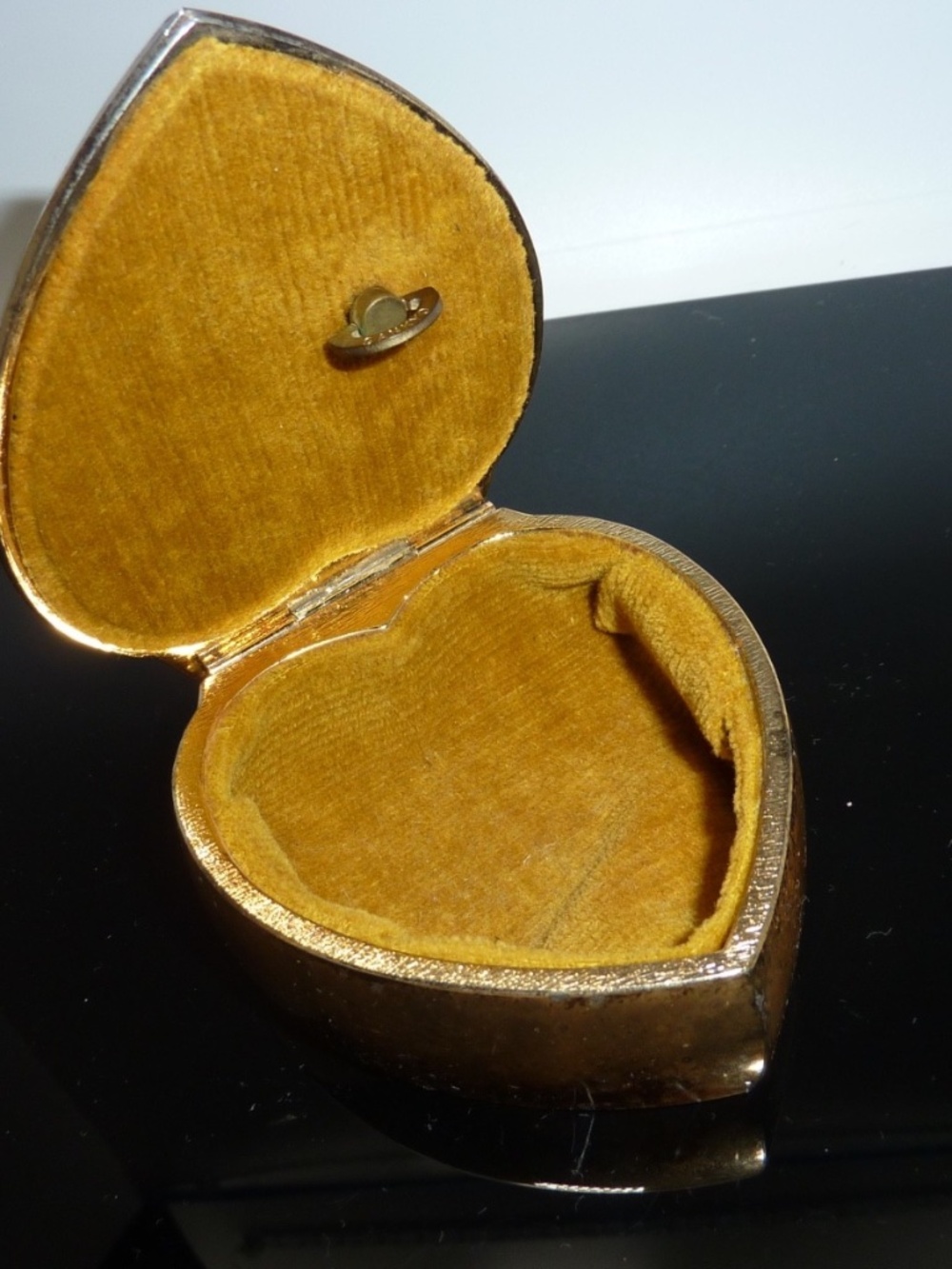 Vintage San Francisco Music Box Co Gold Heart Trinket Box Musical Works